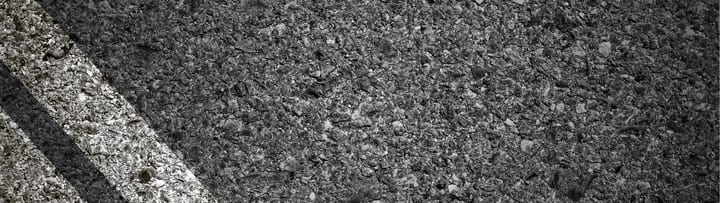 budbil i Uddevalla med vägar i bakgrund